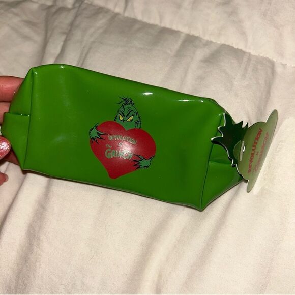 NWT Revolution x The Grinch Mini Cosmetic Bag - Picture 2 of 6